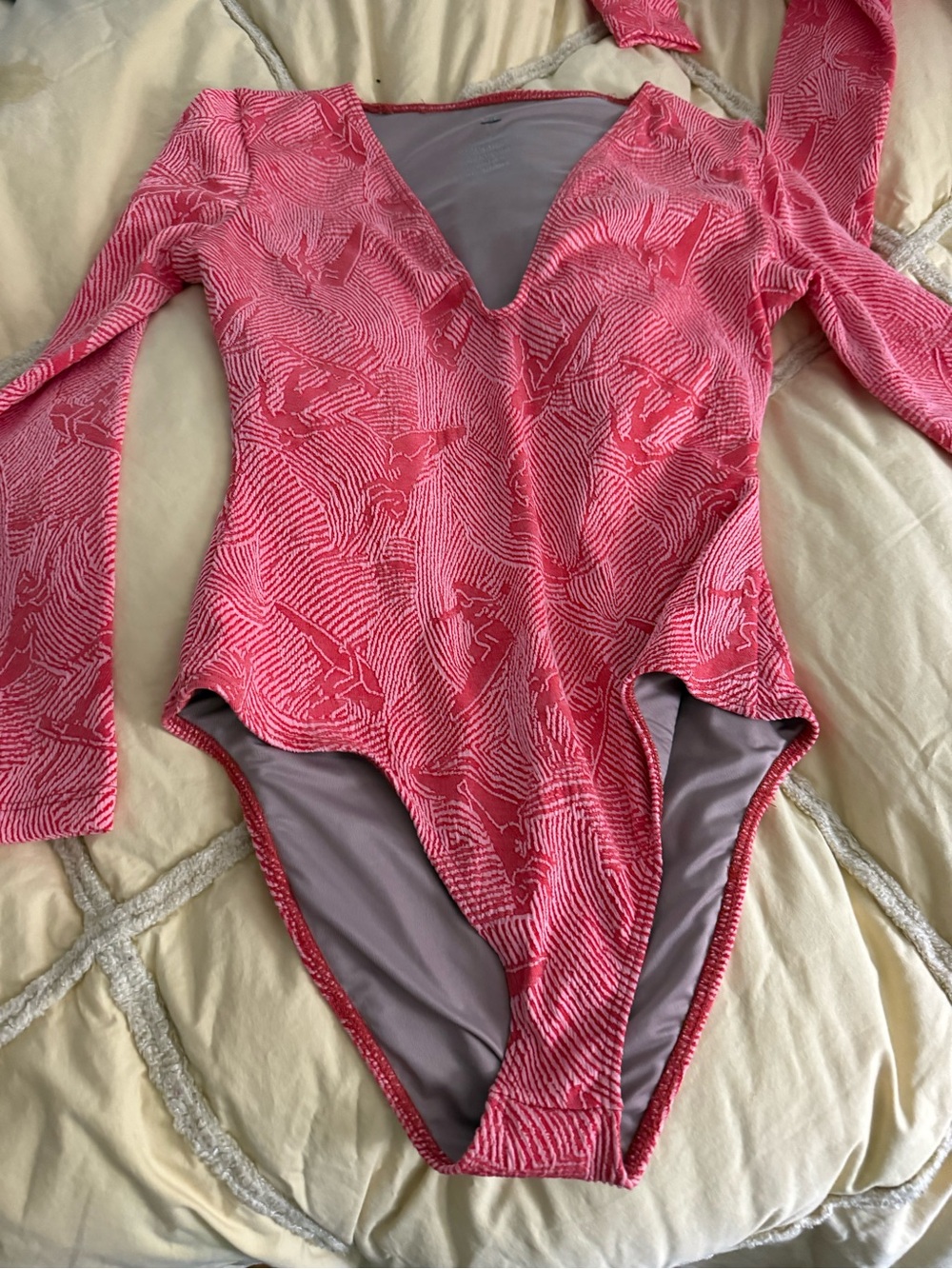Seea one piece surfer girl red and white pattern fully lined lined 1 piece sweet